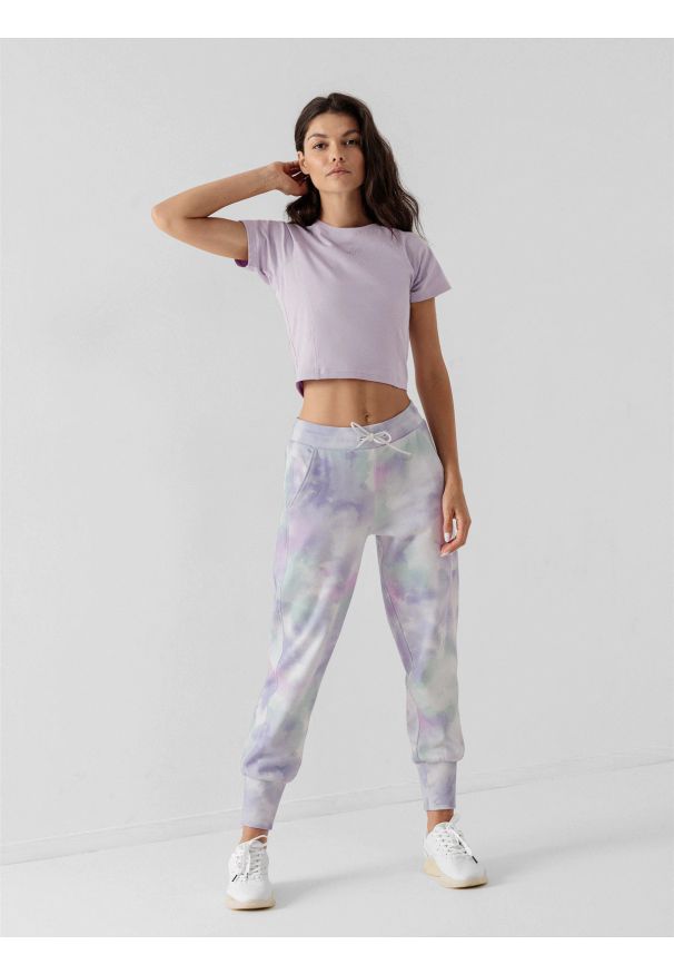 4f - Spodnie dresowe joggery damskie. Kolor: fioletowy. Materiał: dresówka