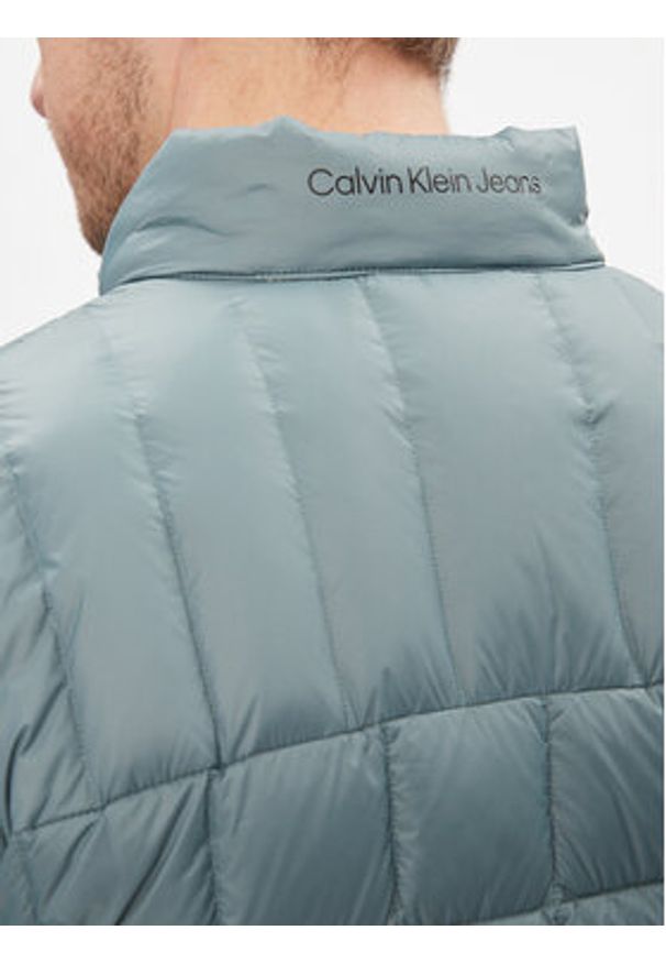 Calvin Klein Jeans Kurtka puchowa J30J324981 Granatowy Regular Fit. Kolor: niebieski. Materiał: syntetyk