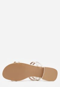 Renee - Białe Klapki Ozdobione Geometrycznym Motywem Nysathei. Okazja: na co dzień. Kolor: biały. Wzór: geometria, aplikacja. Sezon: lato. Styl: casual #7