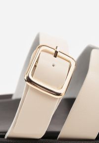 Renee - Beżowe Klapki z Przekładanymi Paskami i Regulacją z Klamrą Celilye. Okazja: na co dzień. Kolor: beżowy. Materiał: koronka. Sezon: lato. Styl: casual, boho #4