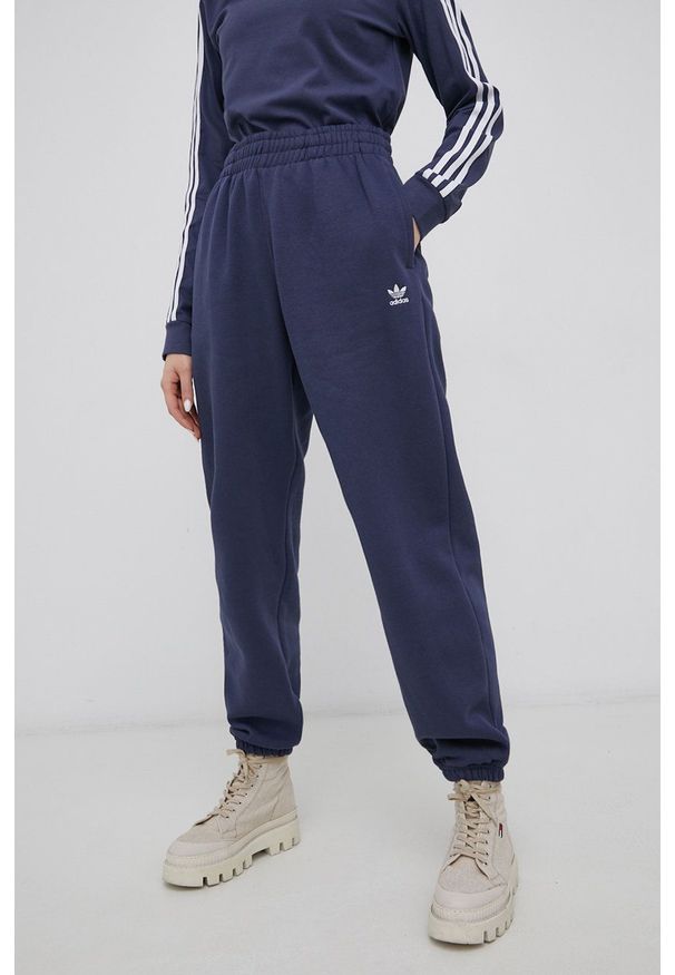 adidas Originals Spodnie Adicolor damskie kolor granatowy gładkie. Stan: podwyższony. Kolor: niebieski. Materiał: materiał, bawełna. Wzór: gładki