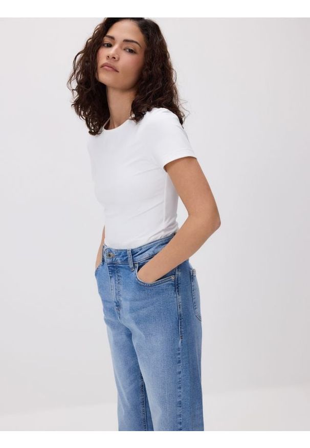 Reserved - Jeansy boyfriend slim - niebieski. Kolor: niebieski