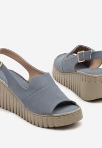 Born2be - Niebieskie Sandały Vices na Koturnie z Tłoczeniem Realivra. Okazja: na co dzień, na imprezę, na spacer. Zapięcie: sprzączka. Kolor: niebieski. Materiał: jeans. Sezon: lato. Obcas: na koturnie. Styl: casual, elegancki #6