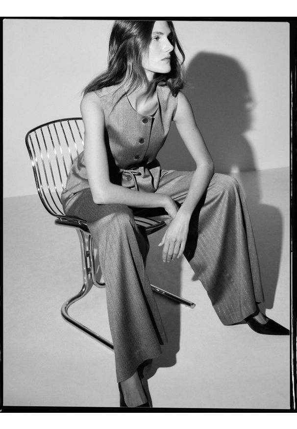 Reserved - Szerokie spodnie w paski - ciemnoszary. Kolor: szary. Materiał: wiskoza, tkanina. Wzór: paski