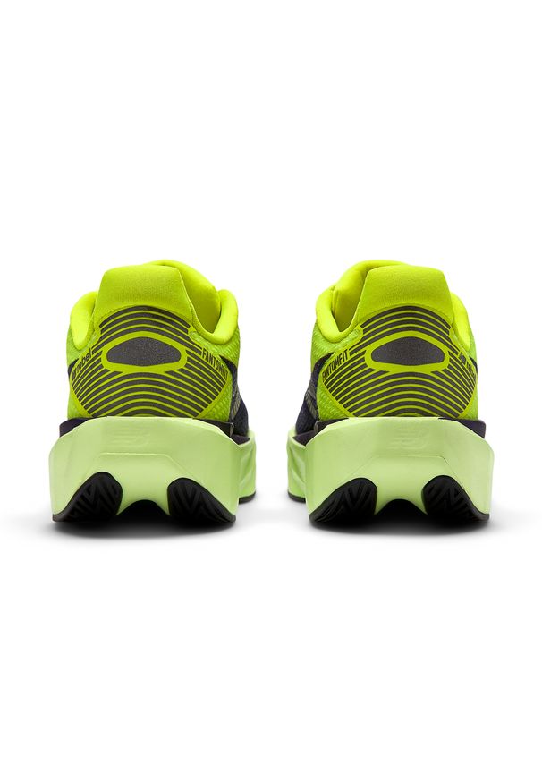 Buty dziecięce New Balance FuelCell Rebel v5 PFCX7Z6 - zielone. Zapięcie: sznurówki. Kolor: zielony. Materiał: guma, materiał, syntetyk. Szerokość cholewki: normalna. Wzór: geometria. Sport: bieganie, fitness