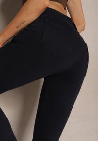 Renee - Granatowe Jeansy Skinny Regular Waist z Przetarciami przy Nogawkach Sonalena. Okazja: na co dzień. Kolor: niebieski. Styl: elegancki, casual #4