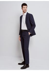 Ochnik - Granatowe spodnie garniturowe męskie. Kolor: niebieski. Materiał: bawełna #2