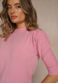 Renee - Różowy Półgolf Ozdobiony Ażurowymi Wstawkami Unisena. Okazja: na co dzień. Kolor: różowy. Materiał: jeans. Wzór: ażurowy, aplikacja. Styl: casual #5