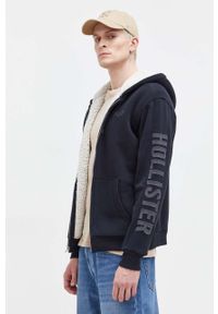 Hollister Co. bluza męska kolor czarny z kapturem z aplikacją. Typ kołnierza: kaptur. Kolor: czarny. Wzór: aplikacja #1