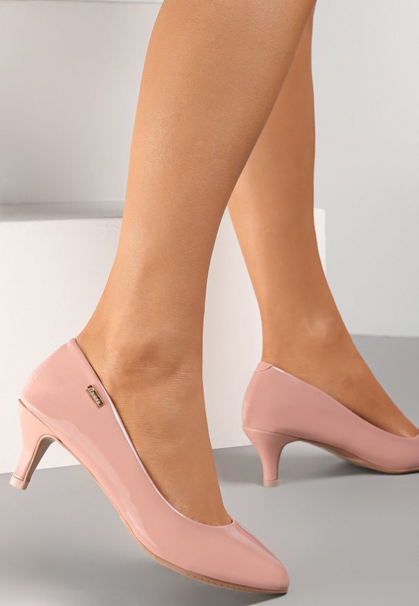 Born2be - Różowe Czółenka Philenope. Wysokość cholewki: przed kostkę. Zapięcie: bez zapięcia. Kolor: różowy. Materiał: lakier. Szerokość cholewki: normalna. Wzór: jednolity. Styl: klasyczny, elegancki