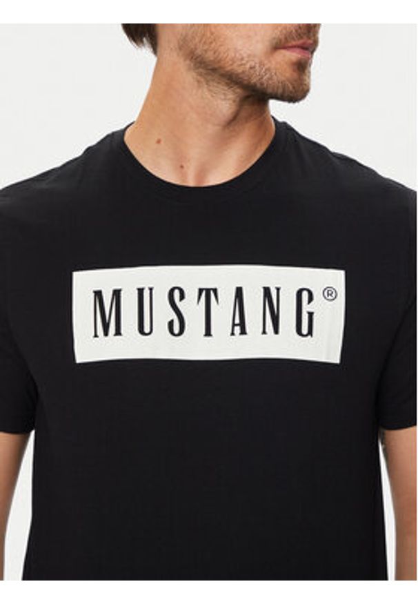 Mustang T-Shirt Austin 1014749 Czarny Regular Fit. Kolor: czarny. Materiał: bawełna