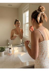 Sinsay - Bawełniana koszula nocna na ramiączkach - biały. Kolor: biały. Materiał: bawełna #1