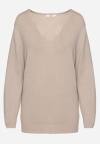 Born2be - Beżowy Wiskozowy Sweter o Pudełkowym Kroju z Metaliczną Nitką Essmia. Okazja: na co dzień, na spacer. Typ kołnierza: dekolt w serek. Kolekcja: plus size. Kolor: beżowy. Materiał: wiskoza. Styl: klasyczny, casual #5