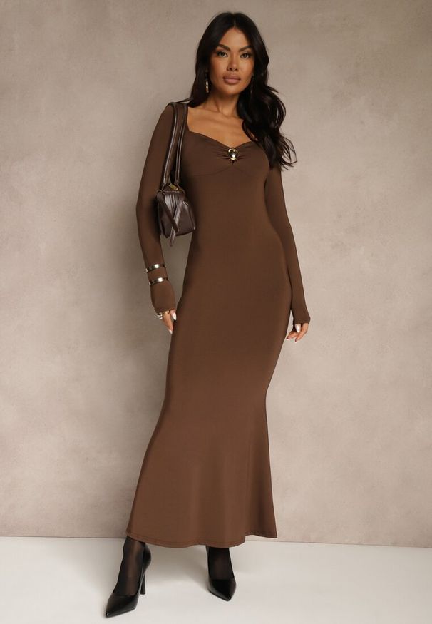 Renee - Brązowa Sukienka Koktajlowa z Wiskozą i Metaliczną Klamrą przy Dekolcie Refire. Okazja: na imprezę. Kolor: brązowy. Materiał: wiskoza. Styl: wizytowy. Długość: maxi