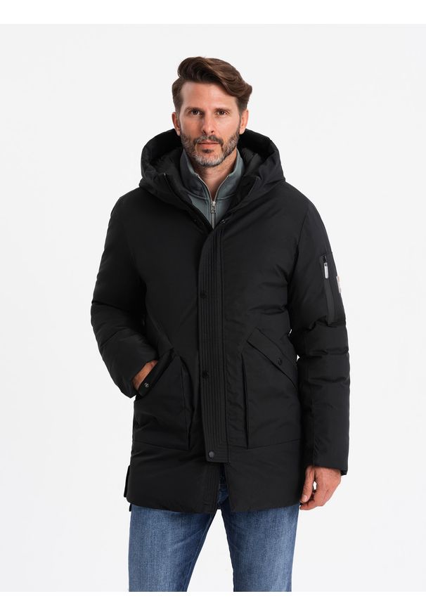 Ombre Clothing - Długa sezonowa męska kurtka w stylu outdoorowym – czarna V1. Typ kołnierza: kaptur. Kolor: czarny. Materiał: guma, tkanina, poliester, materiał, syntetyk. Długość: długie. Wzór: aplikacja
