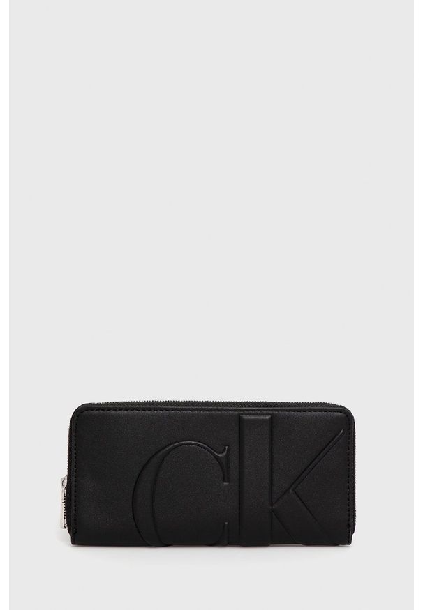 Calvin Klein Jeans - Portfel. Kolor: czarny. Materiał: materiał. Wzór: gładki