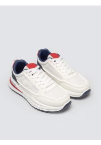 Big-Star - Sneakersy męskie z granatowo-czerwonymi wstawkami białe TT174315 101. Nosek buta: okrągły. Kolor: biały. Materiał: syntetyk, materiał. Wzór: aplikacja, kolorowy #3