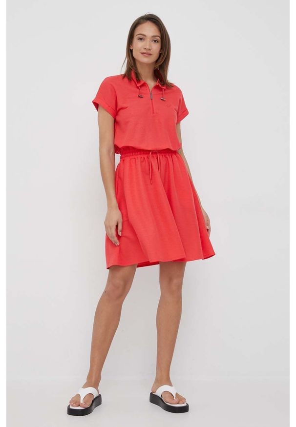 Emporio Armani sukienka kolor czerwony mini rozkloszowana. Kolor: czerwony. Materiał: tkanina. Długość rękawa: krótki rękaw. Wzór: gładki. Typ sukienki: rozkloszowane. Długość: mini