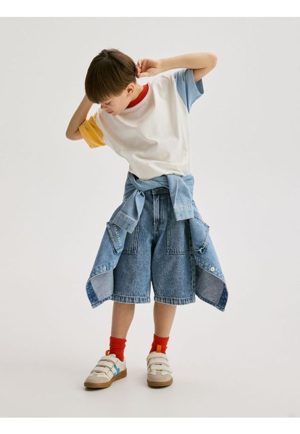 Reserved - Denimowe szorty baggy - niebieski. Kolor: niebieski. Materiał: tkanina, bawełna