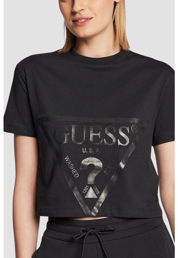 Guess - GUESS Czarny bawełniany t-shirt damski Adele Crop, Rozmiar S. Okazja: na co dzień. Kolor: czarny. Materiał: bawełna. Długość: krótkie. Styl: casual