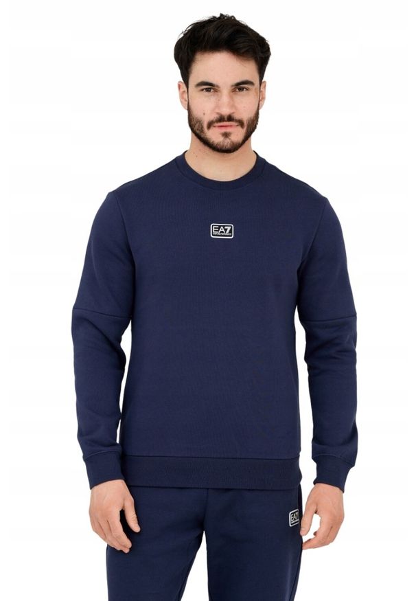 EA7 Emporio Armani - EA7 Granatowa bluza męska z naszywką z logo. Kolor: niebieski. Wzór: aplikacja