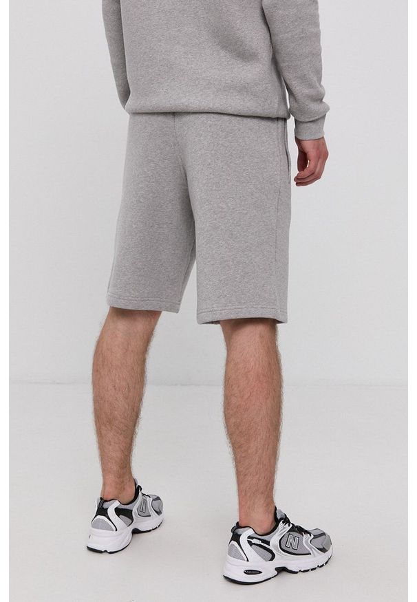 adidas Originals Szorty męskie kolor szary. Okazja: na co dzień. Kolor: szary. Materiał: dzianina, poliester. Wzór: gładki. Styl: casual