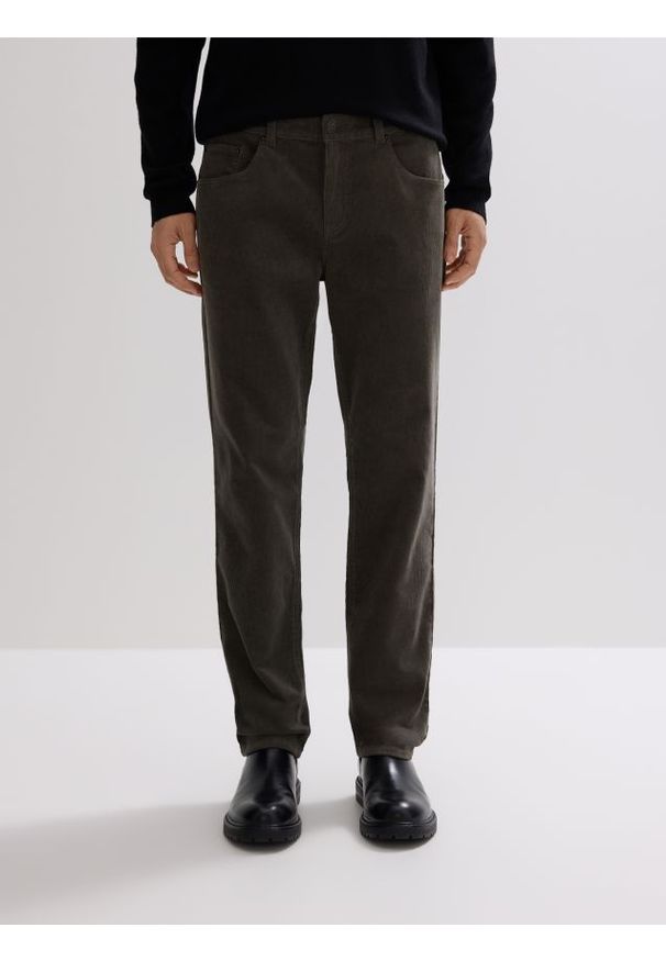 Reserved - Bawełniane spodnie slim fit - jasny zielony. Kolor: zielony. Materiał: bawełna