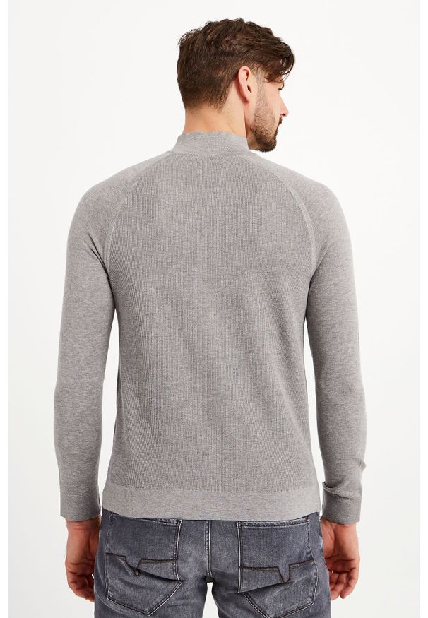 SWETER ELMO JOOP!. Typ kołnierza: kołnierzyk stójkowy. Materiał: bawełna. Wzór: melanż, aplikacja
