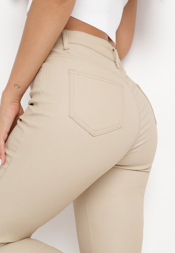 Born2be - Beżowe Modelujące Spodnie Skinny z Kieszeniami Envoi. Okazja: na co dzień. Kolor: beżowy. Styl: casual, elegancki