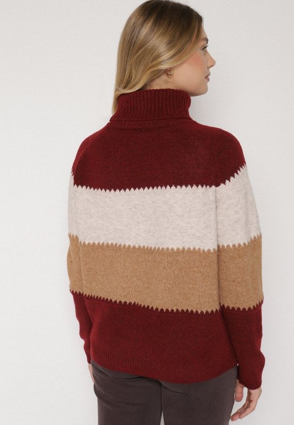 Born2be - Bordowy Golf Oversize w Szerokie Pasy z Domieszką Kaszmiru Nellemia. Okazja: na co dzień. Typ kołnierza: golf. Kolor: czerwony. Materiał: kaszmir. Styl: casual