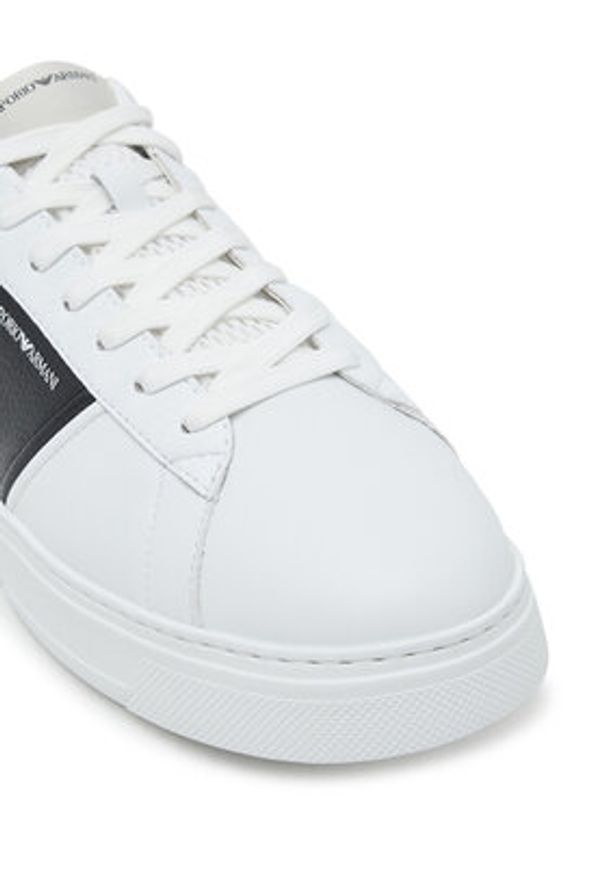 Emporio Armani Sneakersy EM003701 AF18017 MZ309 Biały. Kolor: biały. Materiał: skóra