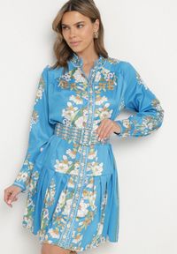 Born2be - Niebieska Sukienka Koszulowa w Kwiatowy Wzór z Bufiastymi Rękawami i Paskiem Aladira. Okazja: na co dzień. Kolor: niebieski. Wzór: kwiaty. Typ sukienki: koszulowe. Styl: casual, elegancki #1