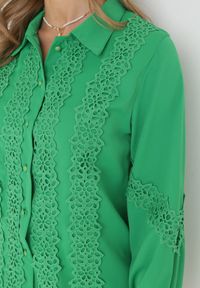 Born2be - Zielona Koszula z Koronkowymi Wstawkami Eleagnett. Okazja: na co dzień. Kolor: zielony. Materiał: koronka. Styl: casual #5