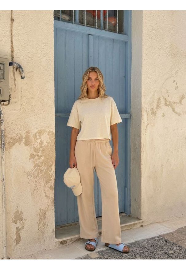 Sinsay - Spodnie straight leg - kremowy. Kolor: kremowy