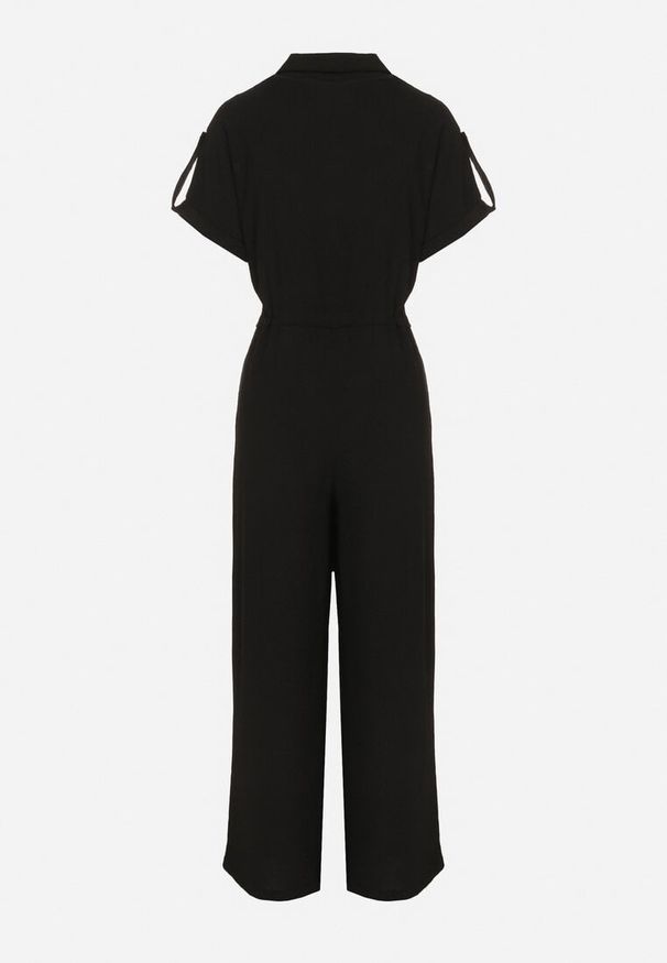 Born2be - Czarny Kombinezon o Koszulowym Kroju z Krótkim Rękawem i Wiązaniem w Talii Mareriela. Kolor: czarny. Długość rękawa: krótki rękaw. Długość: krótkie. Sezon: wiosna, lato