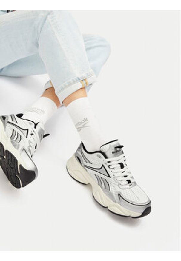 Reebok Sneakersy CHARGE AR30246WWSC Biały. Kolor: biały. Materiał: materiał