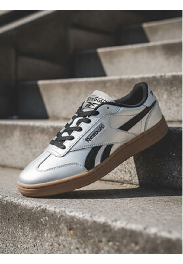 Reebok Sneakersy CEO-FORTE LOUNGER AR30252W-SBS Srebrny. Kolor: srebrny. Materiał: skóra