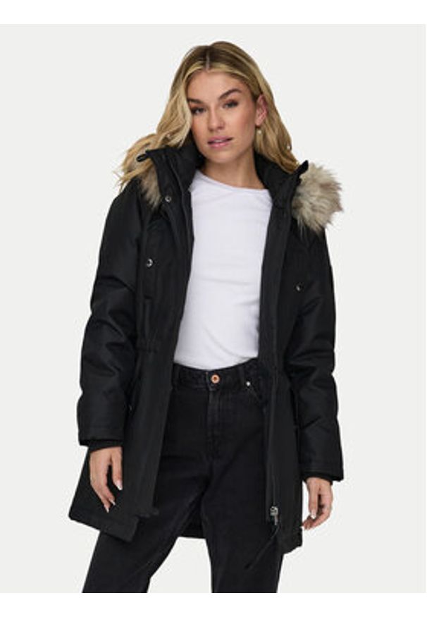 only - ONLY Parka Iris 15304625 Czarny Regular Fit. Kolor: czarny. Materiał: syntetyk