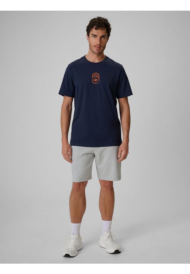 4f - 4F T-shirt regular z nadrukiem męski - granatowy M. Okazja: na co dzień. Kolor: niebieski. Materiał: materiał, bawełna, dzianina. Wzór: nadruk. Styl: casual, klasyczny