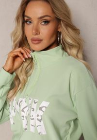 Renee - Jasnozielony Komplet z Napisem Bluza Krótka i Spodnie ze Ściągaczami Nimilia. Kolor: zielony. Wzór: napisy #5
