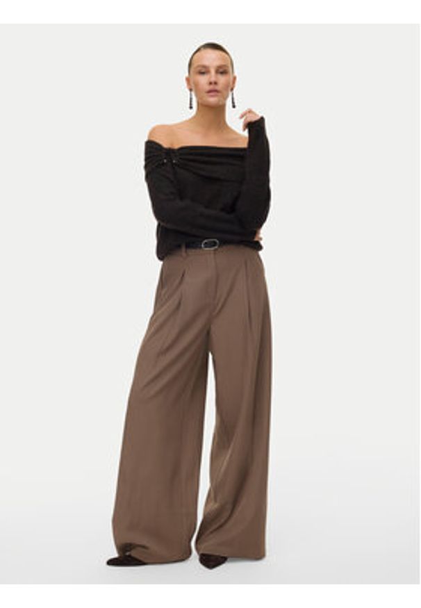 Vero Moda Sweter Lovely 10336698 Brązowy Regular Fit. Kolor: brązowy. Materiał: syntetyk