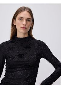 Reserved - Longsleeve w kwiatowy wzór - czarny. Kolor: czarny. Długość rękawa: długi rękaw. Wzór: kwiaty