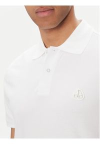 Moose Knuckles Polo Everett M34MT712 Biały Slim Fit. Typ kołnierza: polo. Kolor: biały. Materiał: bawełna #4