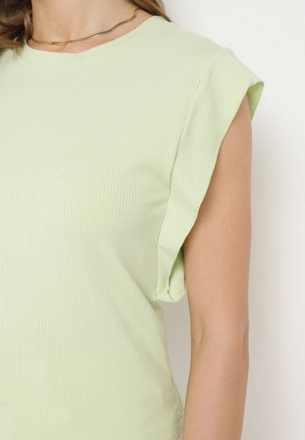 Born2be - Jasnozielony Wiskozowy Top z Krótkim Rękawem Bioressa. Okazja: na co dzień. Kolor: zielony. Materiał: wiskoza. Długość rękawa: krótki rękaw. Długość: krótkie. Styl: casual, elegancki, wizytowy