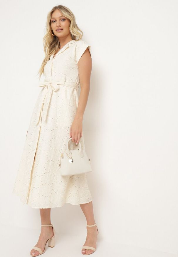 Born2be - Beżowa Bawełniana Ażurowa Sukienka na Guziki o Koszulowym Kroju Wiązana Paskiem Grosofia. Okazja: na co dzień. Kolor: beżowy. Materiał: bawełna. Wzór: ażurowy. Sezon: lato. Typ sukienki: koszulowe. Styl: casual, elegancki, klasyczny