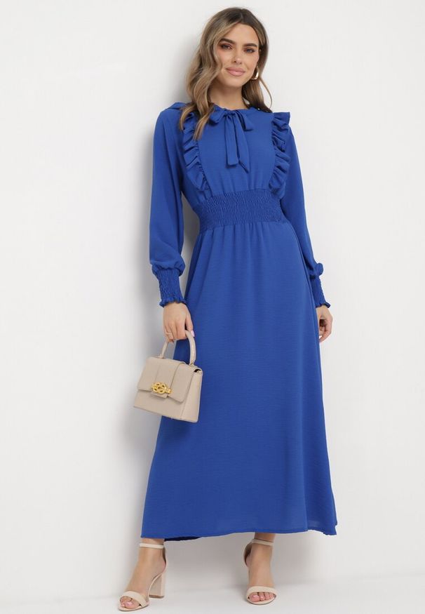 Born2be - Niebieska Rozkloszowana Sukienka Maxi Wiązana przy Dekolcie Ozdobiona Falbankami Nuteki. Typ kołnierza: kołnierz z falbankami. Kolor: niebieski. Wzór: aplikacja. Styl: elegancki. Długość: maxi