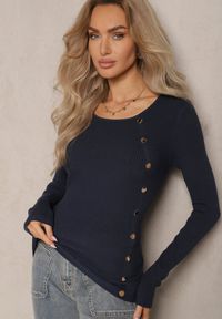 Renee - Granatowy Sweter z Wiskozą Ozdobiony Metalicznymi Aplikacjami Malittia. Kolor: niebieski. Materiał: wiskoza. Wzór: aplikacja. Sezon: zima #4