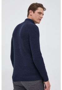 Selected Sweter bawełniany męski kolor granatowy z półgolfem. Okazja: na co dzień. Kolor: niebieski. Materiał: bawełna. Długość rękawa: raglanowy rękaw. Styl: casual #4