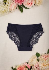 Renee - Granatowe Majtki Figi Ozdobione Koronką z Tyłu Ryth. Kolor: niebieski. Materiał: koronka. Wzór: aplikacja, koronka #2