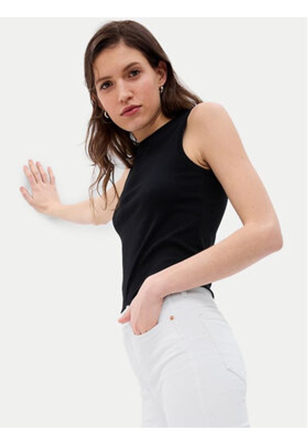 GAP - Gap Jeansy 570955-00 Biały Slim Fit. Kolor: biały